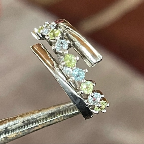 Prong Set Aquamarine and Peridot Signed 925 Bypass Ring - Picture 13 of 15